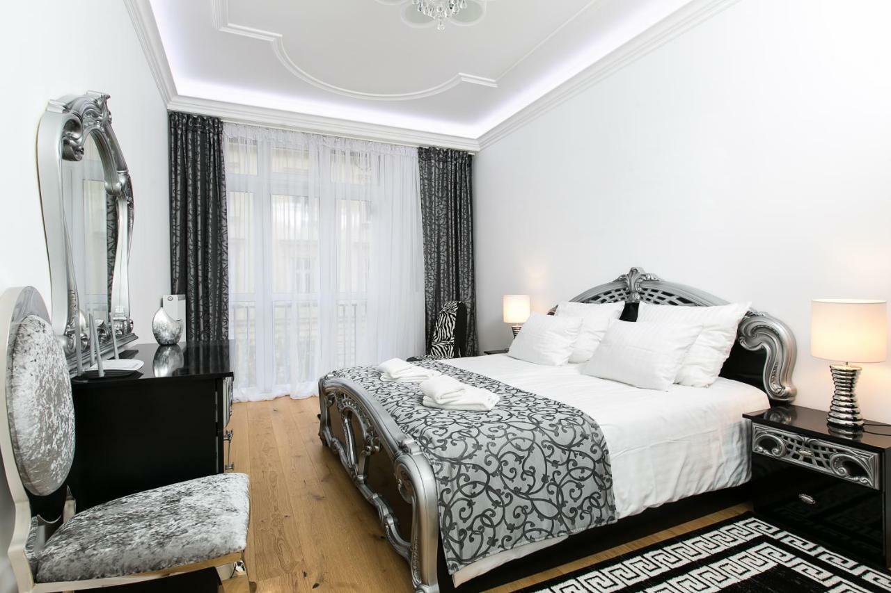 Old Town Cristal Apartment By Otium Krakow Bagian luar foto