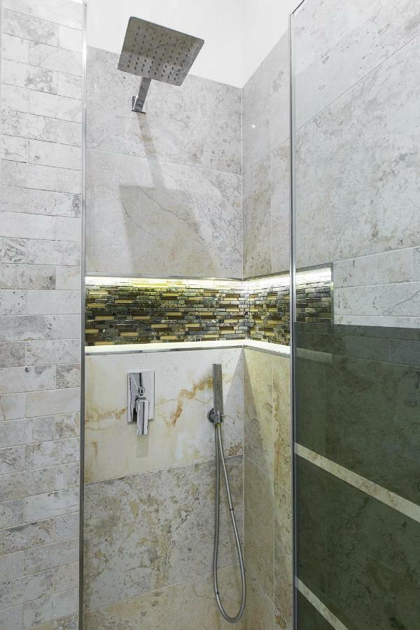 Old Town Cristal Apartment By Otium Krakow Bagian luar foto